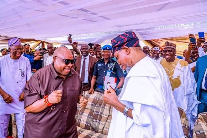 LAGOSEYENEWS's tweet image. The Present and past, Osun State Governors 👇

With the Handshake, Osun is moving forward! 

#SeyiTinubu 70% of Nigerian Mummy GO US State Department #Zazoo #balogunmarket