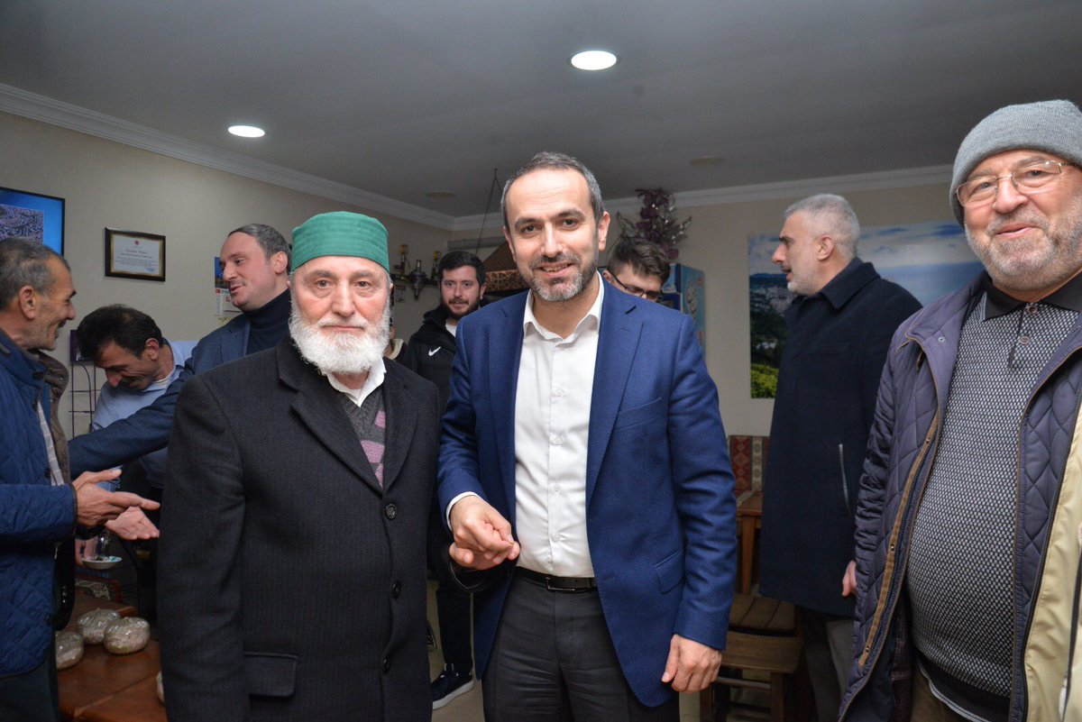 Teravih sonrası Çaykur Ziraat Cami Lokalinde kıymetli büyüğümüz İsmail KOSİF ağabeyimin misafiri olduk, cami cemaatimizle sohbet edip büyüklerimizin tavsiyelerini aldık. Destekleri için teşekkür ediyorum.

#rize #akparti #TürkiyeYüzyılı 
<a href="/RTErdogan/">Recep Tayyip Erdoğan</a> <a href="/Akparti/">AK Parti</a> <a href="/AKGMTeskilat/">AK Parti Teşkilat Başkanlığı</a>