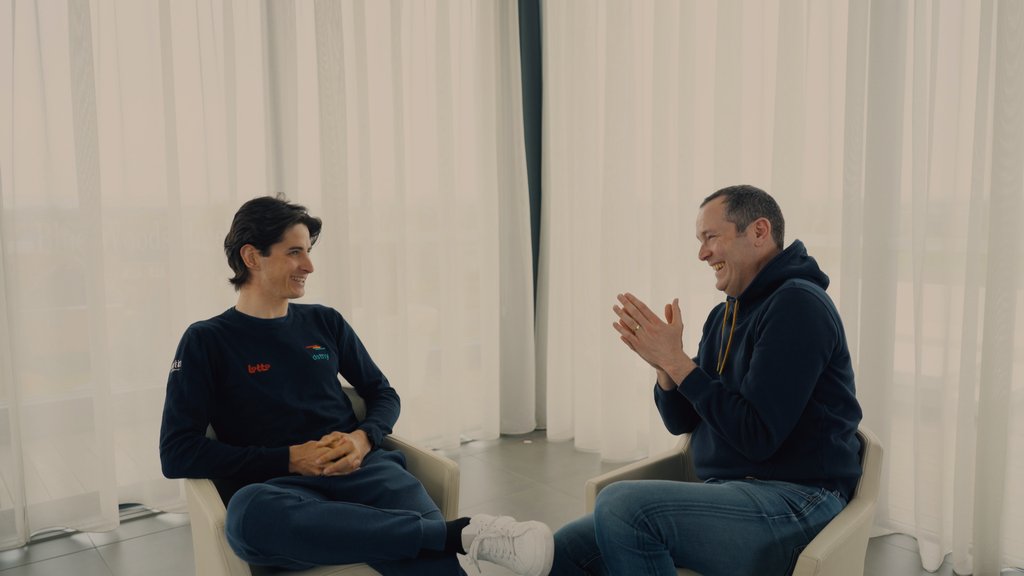 'Arnaud is onze kopman.
Een echte leider.
Hij is nog zo fris.
Winst in Waregem zou een opsteker zijn.'
Repo over entourage van <a href="/Arnaud_De_Lie/">Arnaud De Lie</a> in #ViveLeVelo #LeveDeRonde
Dank <a href="/CedricBuelens/">Cedric 🚦</a>, <a href="/JasperDeBuyst/">Jasper De Buyst</a>, <a href="/FrederikFrison/">frederik frison</a>, <a href="/ALivyns/">Arjen Livyns</a> en <a href="/nikolas_maes/">Nikolas Maes</a>.
#DDV2023
#RVV2023
#DeRonde107