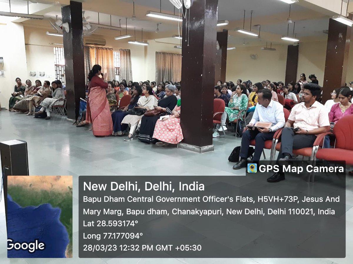 CollegeMaitreyi's tweet photo. Dr B. Roy, introducing the gathering to CFR and Vantage. Dr N. Kumar presenting the importance of ethics and the procedure for citations and references. Dr T. Kumar guiding the students regarding the SPSS software in today's workshop.
#Maitreyi #DU #CFR #ACPG https://t.co/uu8lEr9I4D