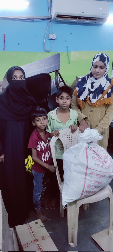reshma_momin's tweet photo. Distribution of Ration Packet https://t.co/b20s0wVMGp