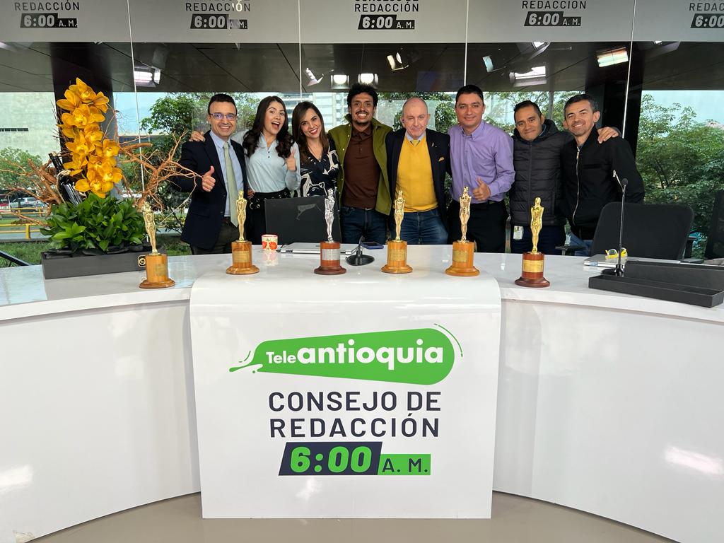 Jccaperiodista's tweet photo. En #ConsejoTA @Teleantioquia seguimos disfrutando con los Premios India Catalina, junto a Juancho Valencia y la Sinfonía de los Bichos Raros. https://t.co/W6TvR5fa7p