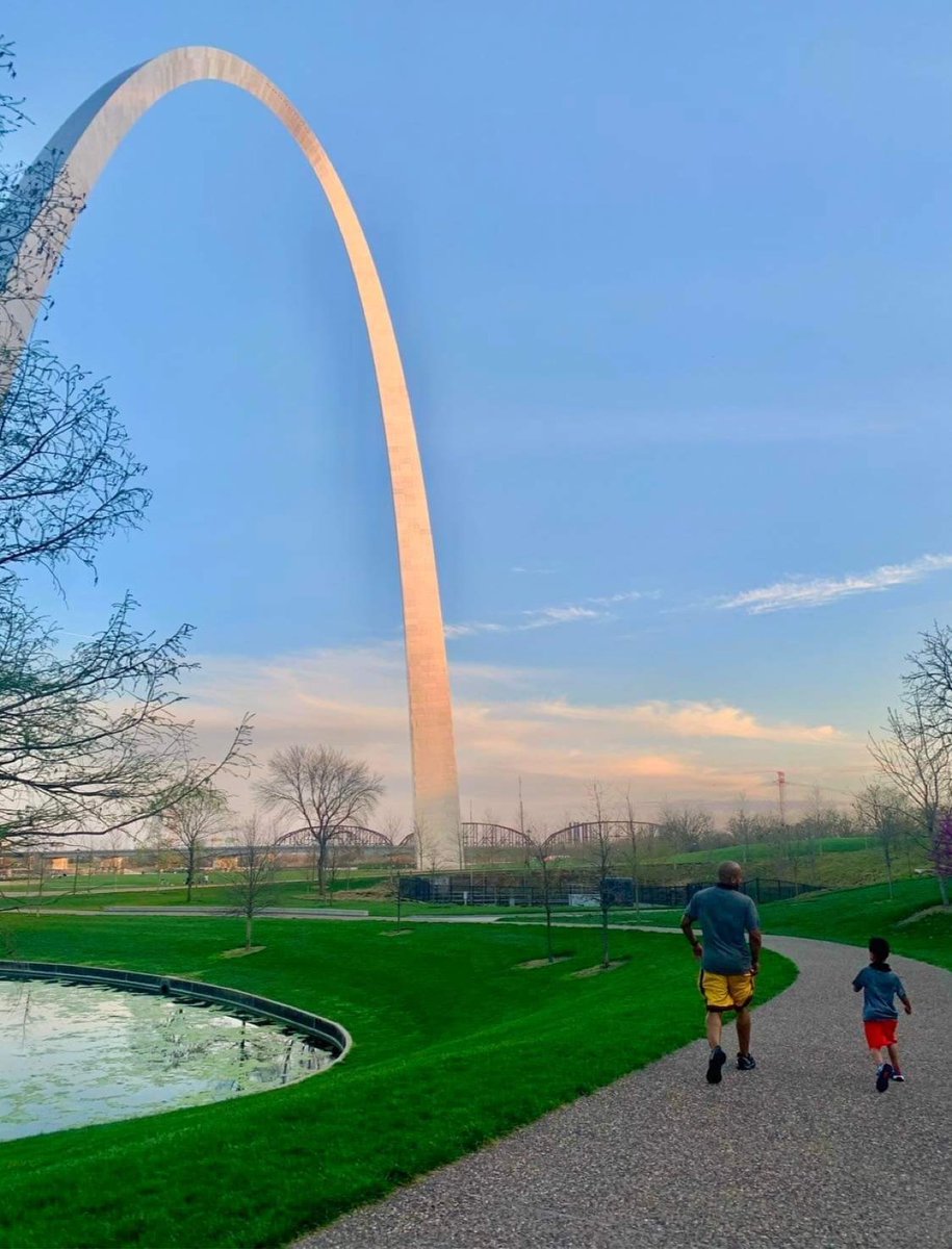 GatewayArchSTL's tweet photo. I remember the sun like it was out just yesterday... https://t.co/JQ4YxrBXUR