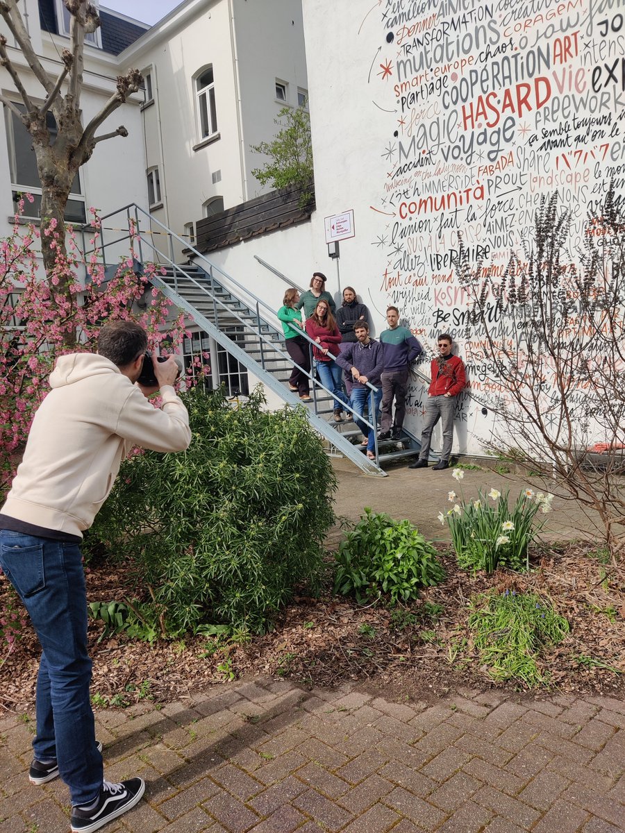 coop_it_easy's tweet photo. Aujourd'hui chez Coop IT Easy tout le monde s'est prêté au jeu: 
🙋‍♀️🙋🙋‍♂️ Une interview pour la @SmartBe_fr avec @VirginieDewulf ce matin et un shooting photo pour toute l'équipe l'après-midi.

On a hâte de voir le résultat ! https://t.co/MLpq7hcXUq