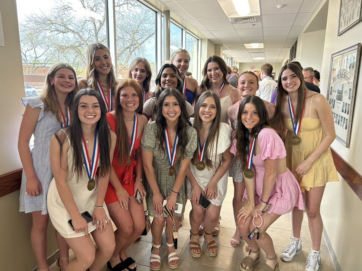 Thank you Boerne ISD School Board for a night of Recognition for our State Team!  Thankful!  #leavenodoubt <a href="/LeechStan/">Boerne ISD Athletics</a> <a href="/Boernehs/">Boerne High School</a> <a href="/BoerneStarSport/">Boerne Star Sports</a> <a href="/RadioBoerne/">Boerne Radio Sports 103.9FM</a> <a href="/BoerneISD/">Boerne ISD</a>