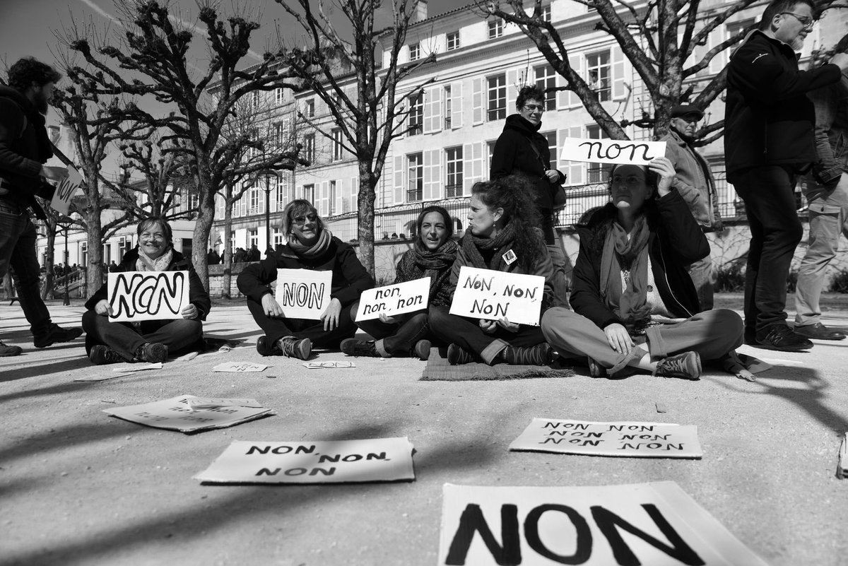 PdeChampsPhoto's tweet photo. Manif contre la réforme des retraites.
Angoulême, Charente. 28/03/2023
#Manifestations #Manif28Mars #greve28mars #France #angouleme #charente #reportage #photoreportage #Retraites #Macron https://t.co/vbdb2uVxho