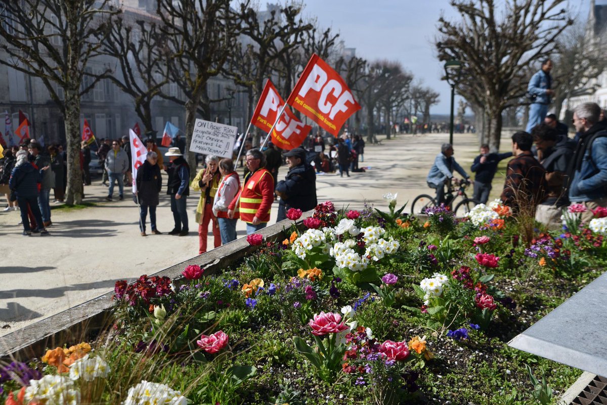 PdeChampsPhoto's tweet photo. Manif contre la réforme des retraites.
Angoulême, Charente. 28/03/2023
#Manifestations #Manif28Mars #greve28mars #France #angouleme #charente #reportage #photoreportage #Retraites #Macron https://t.co/vbdb2uVxho