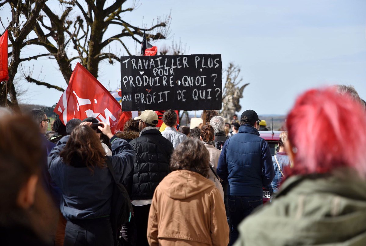 PdeChampsPhoto's tweet photo. Manif contre la réforme des retraites.
Angoulême, Charente. 28/03/2023
#Manifestations #Manif28Mars #greve28mars #France #angouleme #charente #reportage #photoreportage #Retraites #Macron https://t.co/vbdb2uVxho