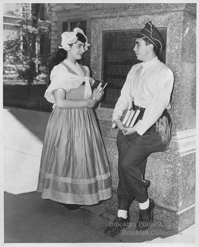 breukelenbridge's tweet image. Other photos from the Brooklyn Collection at the Brooklyn Public Library show Dutch folklore dances and costumes. From the years 1937 and 1952. 

2/2

#Erasmus #breuckelen #brooklynhistory #est1646 #breukelenstory #breukelenbrooklyn #dutchbrooklyn #breukelenbridge #brooklynbridge