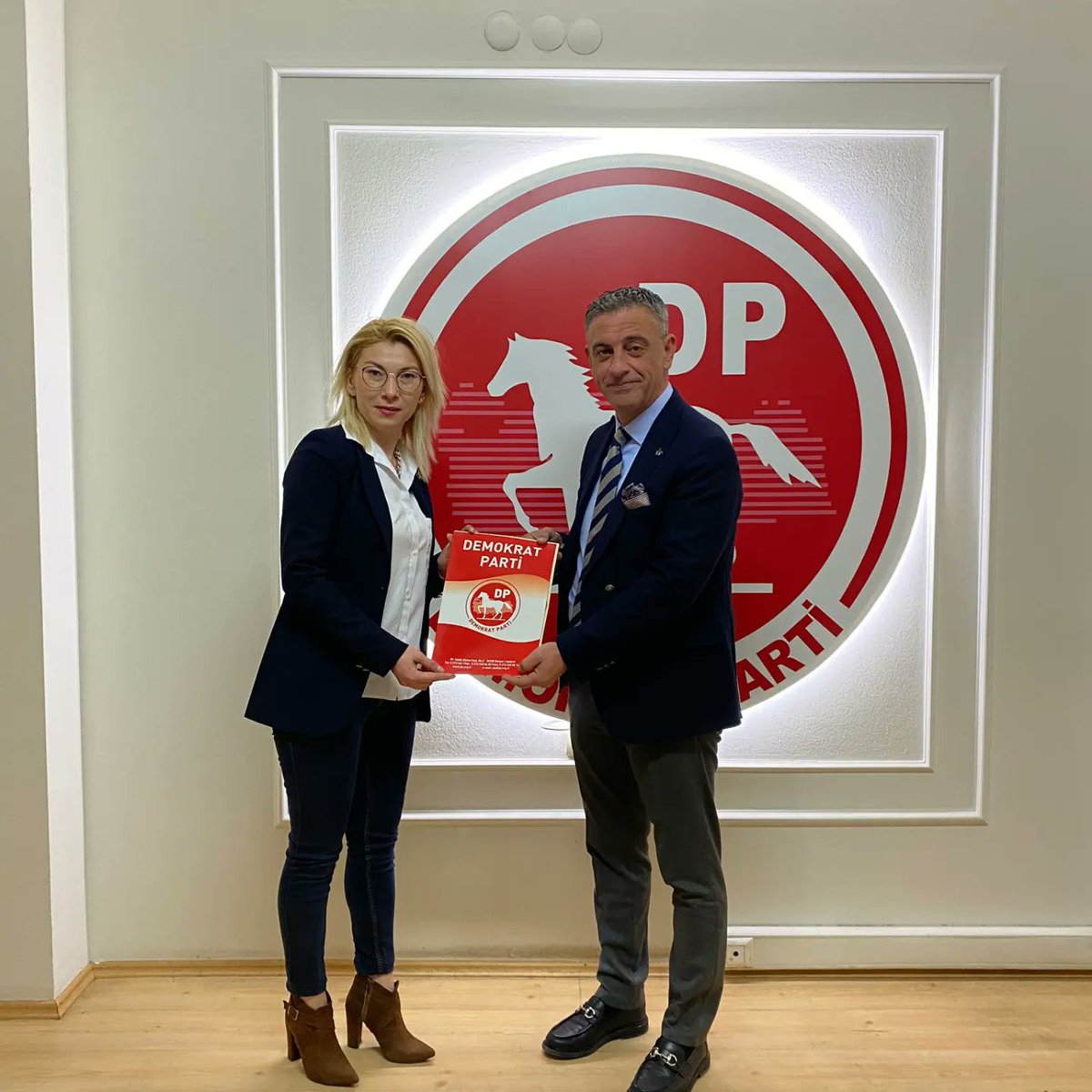 CogenHabibe's tweet photo. Umut ve güven dolu yarınlar için;

28. dönem aday adaylığı başvurumu yaptım.  

Birlikte kazanacağız.

@demokratparti @DpGultekinUysal @cenginyurt52 @DPMuratAydogdu @erkindelikanli https://t.co/2EkikzaV52
