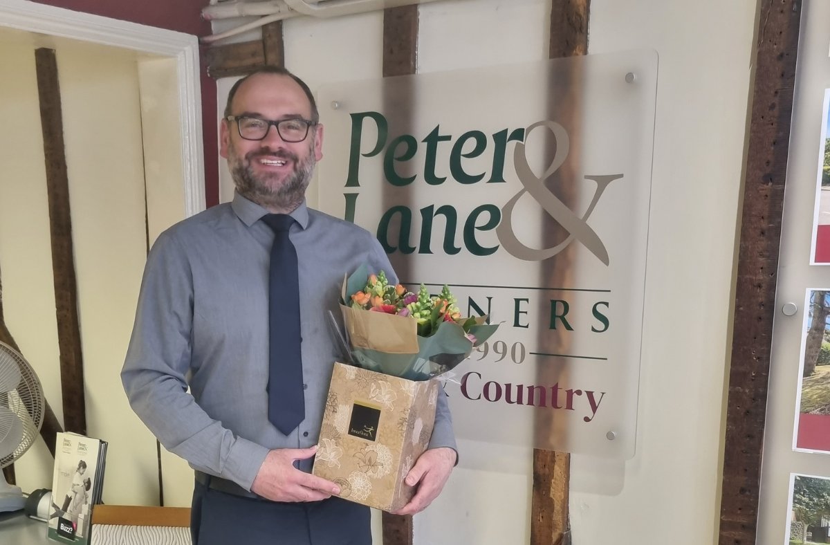 PeterLaneHDN's tweet photo. We got a lovely surprise in the office today! 

“Dear Matt and all at Peter Lane, Thank you so much for all the help and support you gave us in achieving the sale – you went above and beyond.”

#peterlaneandpartners #feedback #aboveandbeyond #topsellingagent https://t.co/ZroK6ah3VX