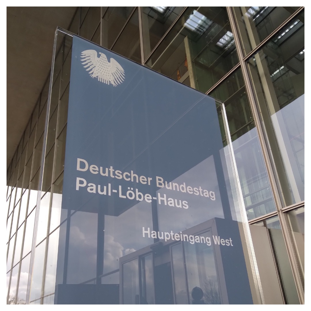 StiftungVerbund's tweet photo. Stiftung Verbundenheit vermittelt Treffen von Vertretern der Deutschen Minderheit mit Bundestagsabgeordneten zum deutschsprachigen Schulwesen in Rumänien
@AStanescuRO
@TErndl
@jamila_anna
#StiftungVerbundenheit #DeutscheMinderheit #Rumänien #Deutschunterricht #DFDR #FDGR https://t.co/PmTPt1cwGl