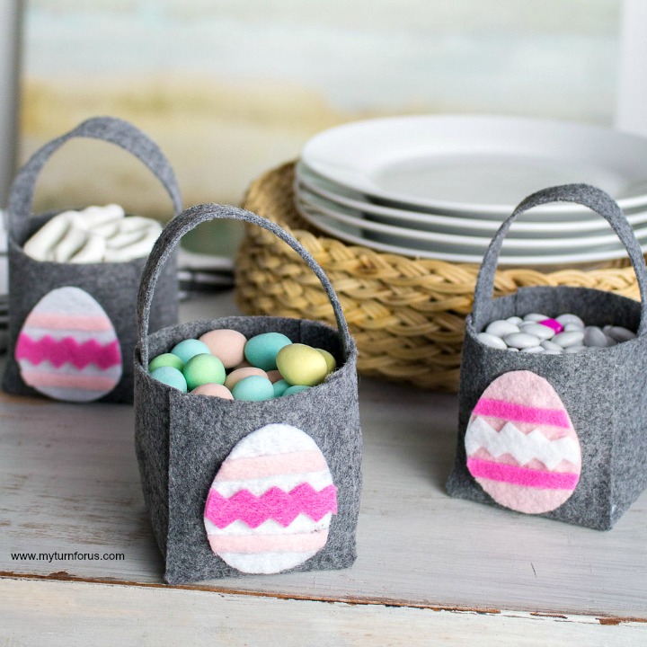 Make A Mini Easter Basket Craft easily with our simple instructions and downloadable printable. This Felt Basket is an easy no-sew felt craft.  Happy Easter! 
Instructions>> myturnforus.com/easter-basket-…
#easterbasket #Easter2023 #easter #EasterCraft