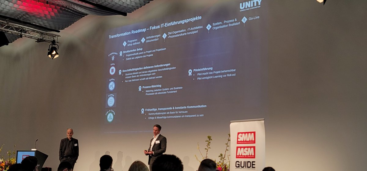 rogmuller's tweet photo. Focus auf den Mehrwert sagt Siemens Unity Consulting and innovation am @smmredaktion #smmkongress #luzern aus den Fehlern lernen und sich verbessern, zeigt dem Mitarbeiter "ich kann hier was bewegen" . Immer mit Piloten lernen Step by step vorwärts gehen Agiles Projekt Management https://t.co/oeDxT2w0yl