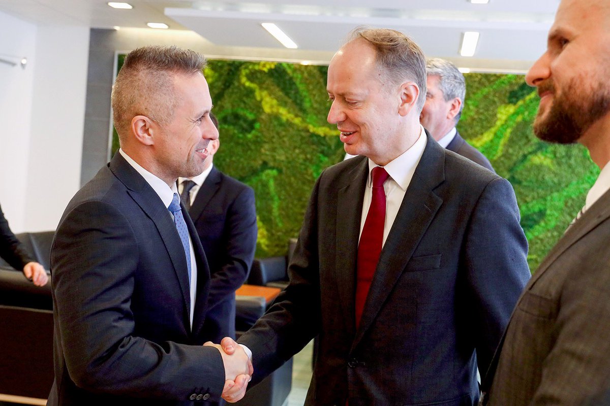 MajerMarian's tweet image. Meeting with @ABenedejcic about #security in our regions. I thank 🇸🇮 for its contribution to @NATOBGSlovakia, which significantly strengthened our #defence &amp;amp; the entire #EasternFlank of the #Alliance. Looking forward to deepening our #defence cooperation🤝
#StrongerTogether