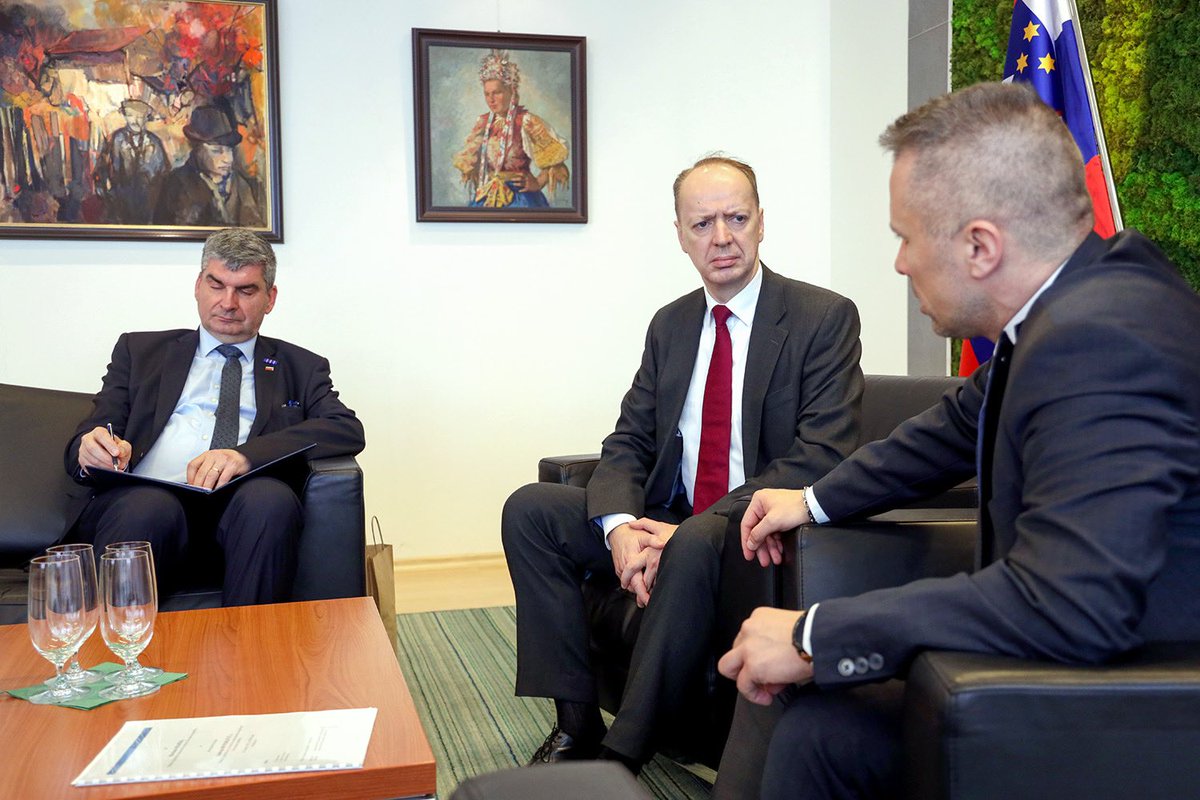 MajerMarian's tweet image. Meeting with @ABenedejcic about #security in our regions. I thank 🇸🇮 for its contribution to @NATOBGSlovakia, which significantly strengthened our #defence &amp;amp; the entire #EasternFlank of the #Alliance. Looking forward to deepening our #defence cooperation🤝
#StrongerTogether