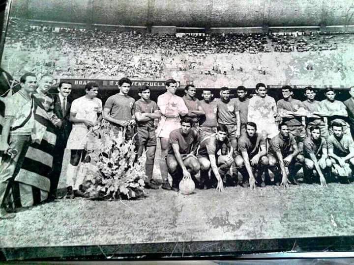TuneldoTempoNFC's tweet photo. 🦁 Foto com ângulo raro da vitória do #Nacional diante do #GrêmioMaringá no #Maracanã (1969).
📸 João Correa Monteiro
#Naça #Nacional #NacionalFC #NFC #Preliminar #EliminatoriasCopa70 #Copa70 #Eliminatorias #BrasilxVenezuela #TorneioCentroSulxNorteNordeste #GEM https://t.co/QZe5l2xnb7
