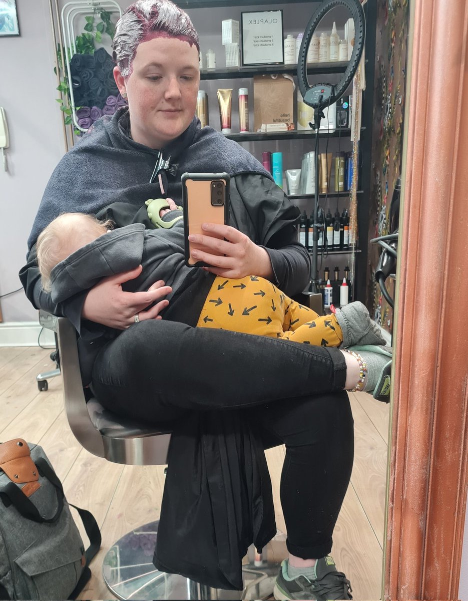 Getting ready to go back to work next week, very lucky that my hairdresser and the salon don't care that #MrPoopybutthole I'd attached to the breast constantly
#normalisebreastfeeding
#breastfeedingmama 
#breastfeedinginpublic
#modernworkingmama