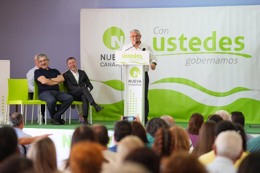 NCLaAldea's tweet photo. 💚 Más de 300 personas arropan a #PedroSuárez (NC) en su presentación hacia la Alcaldía 
🇮🇨 #NuevaCanarias.
🇮🇨  #TransformarLaAldea
🇮🇨  #ConUstedes
➕Información en 👉 https://t.co/JwYJqmdUid https://t.co/GGE2ujAqPg