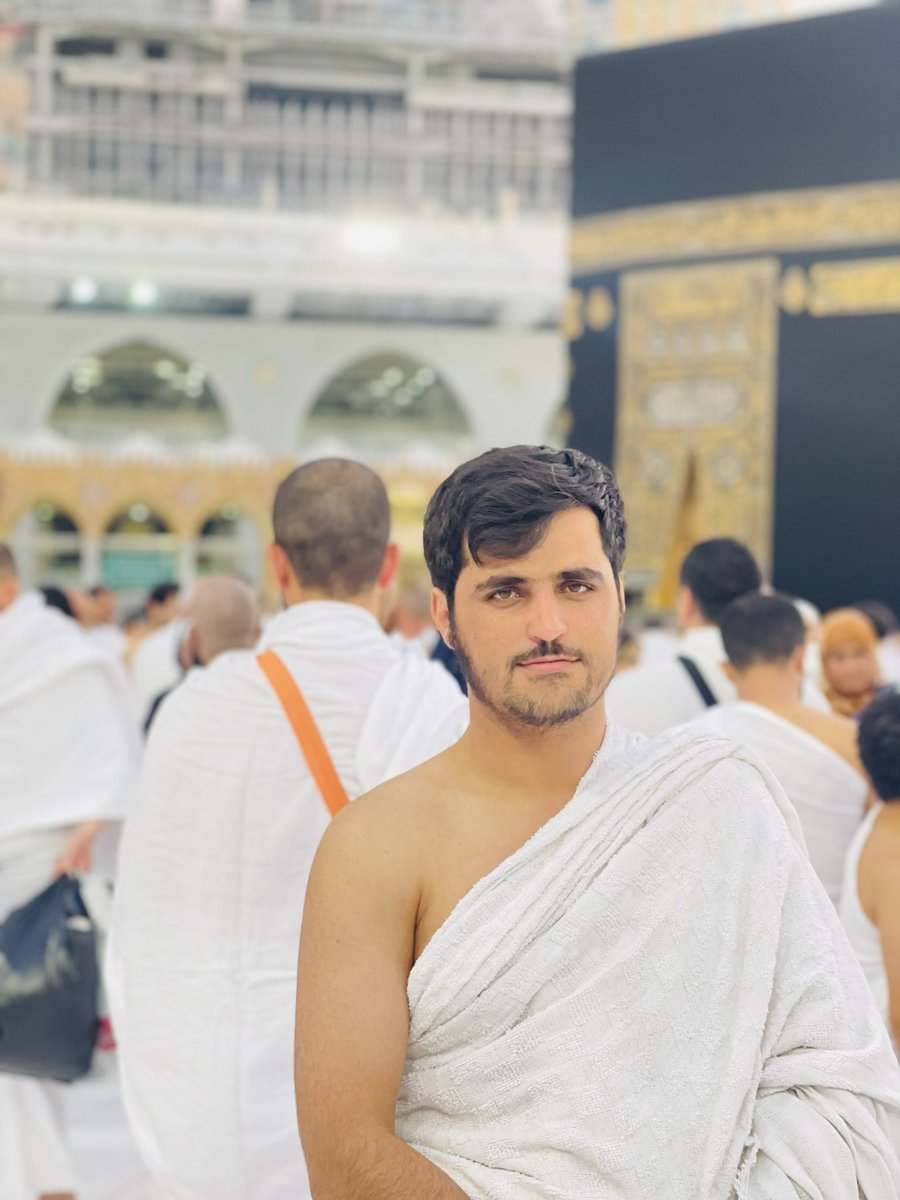 Fida1415's tweet photo. وٙ تِلْکٙ الْاٙیّٙامُ نُدٙاوِلُهٙا بٙیْنٙ النّٙاس▪️
الحمدلله🤲
دواړه انځورونه د روژې د مبارکې میاشتې دي، تر منځ یې یوازې یوه بشپړه روژه فرق دی. لومړی یو په زندان او دوهم په حرمین شریفین کې.
سبحانک ما شکرناک حق شکرک☺️ https://t.co/4S9NiUjTgx