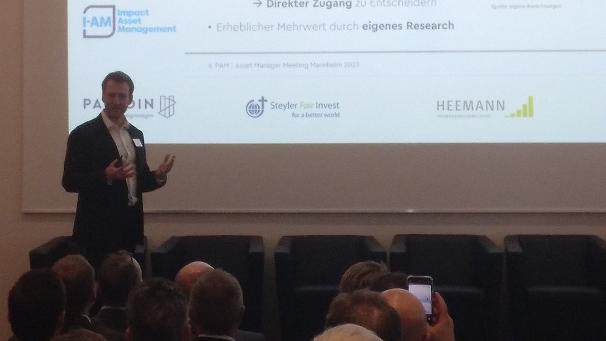 Den Anfang auf dem #AMM2023 macht Marcel Maschmeyer von Paladin Asset Management mit seinen Vortrag "Stockpicking 2023 ... auf der Suche nach attraktiven Chancen-Risiko-Profilen"