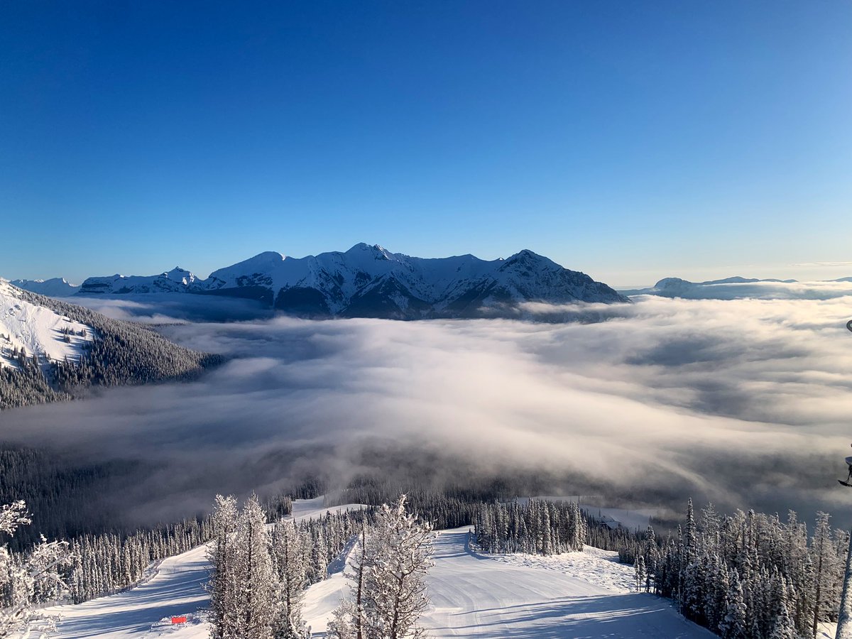 Washed_Up's tweet photo. Beauty #sunrise with some low level, cloud from the top of #GoldExpress @SkiNakiska -11 and a warm day ahead #ShareYourWeather #abstorm #March2023 https://t.co/aa2L4bKqeb