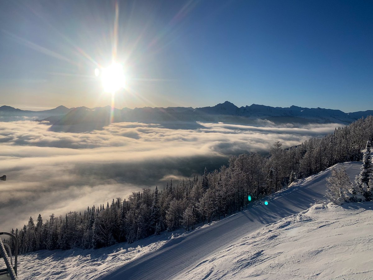 Washed_Up's tweet photo. Beauty #sunrise with some low level, cloud from the top of #GoldExpress @SkiNakiska -11 and a warm day ahead #ShareYourWeather #abstorm #March2023 https://t.co/aa2L4bKqeb