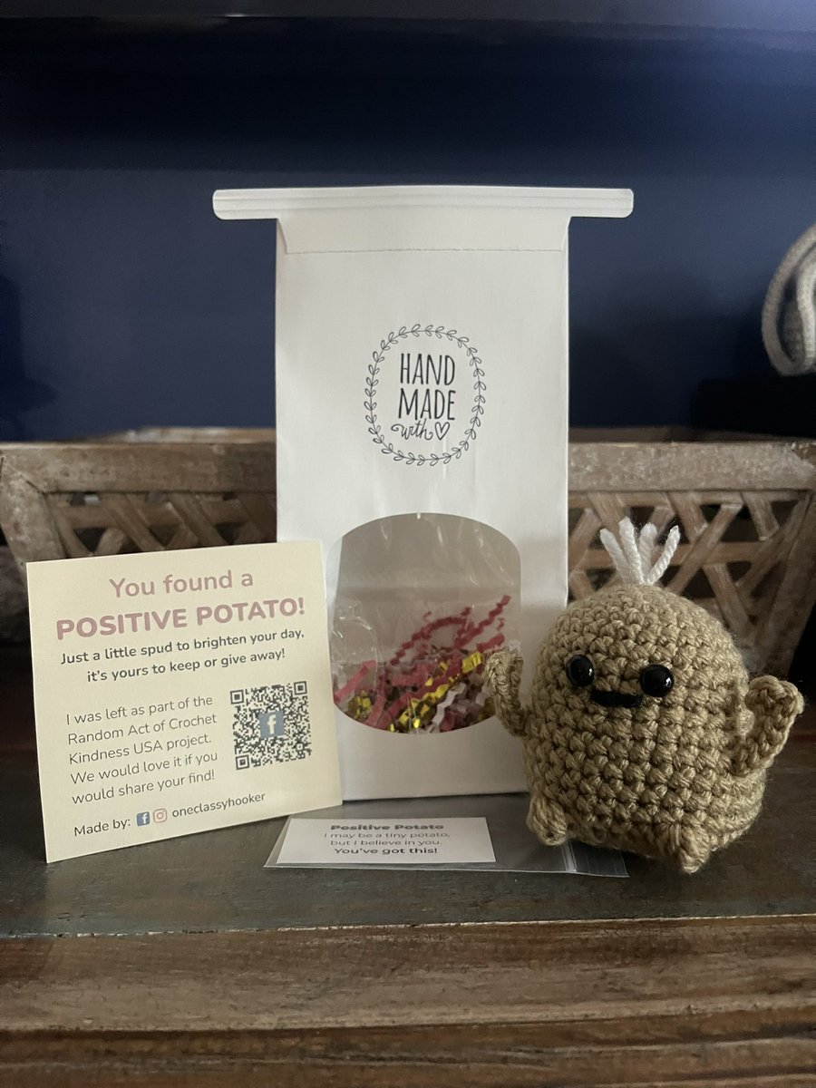 1classyhooker's tweet photo. I joined this FB group Random Acts of Crochet Kindness USA and decided to join in the fun! I had my first mammogram today (yay 40 🎉) &amp; left a little positive potato for someone to find.
Now we wait………

#positivepotato #randomactsofkindness #bekind #crochet #cancerscreening https://t.co/KoHhq8NFpG