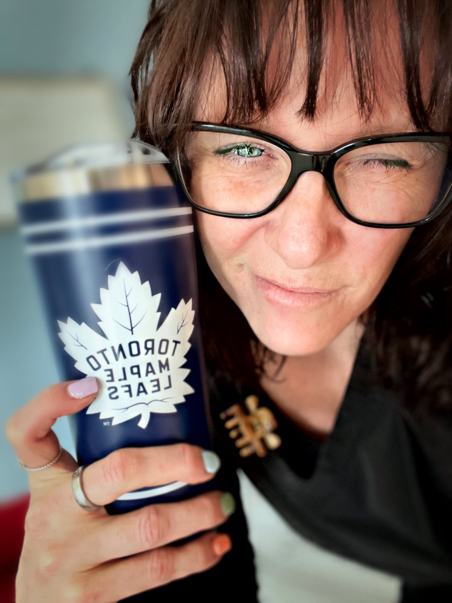 smileitsfree44's tweet photo. BeLeaf me when I say these cookies r DA Fucking Bomb ๐๐ป๐คค๐คค #GirlGuideCookies @MapleLeafs @TimHortons https://t.co/PWewLiI7RG