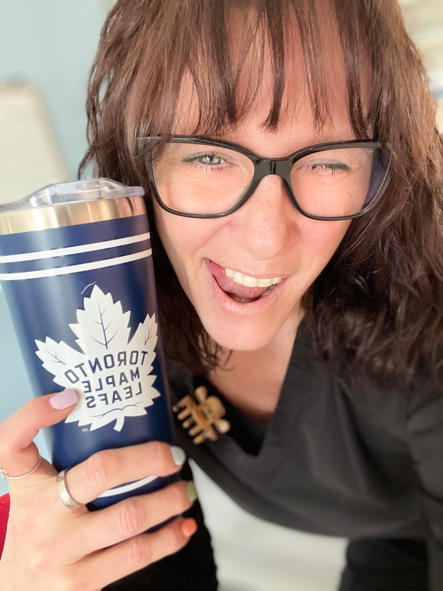 smileitsfree44's tweet photo. BeLeaf me when I say these cookies r DA Fucking Bomb ๐๐ป๐คค๐คค #GirlGuideCookies @MapleLeafs @TimHortons https://t.co/PWewLiI7RG