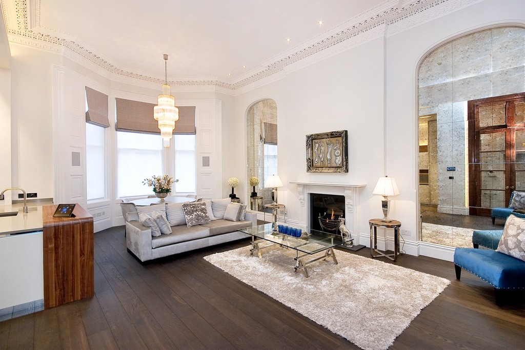 NVPproperty's tweet image. Fabulous three bedroom apartment in De Vere Gardens, W8. Attention to detail abound with bespoke fittings and fixtures throughout. Available for long or short lets bit.ly/3lPdsKY