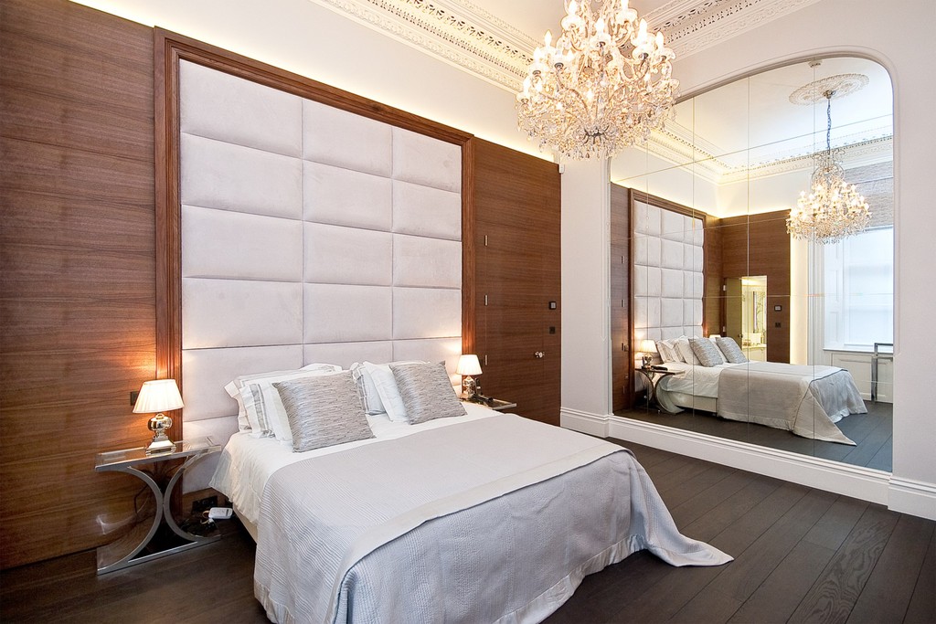 NVPproperty's tweet image. Fabulous three bedroom apartment in De Vere Gardens, W8. Attention to detail abound with bespoke fittings and fixtures throughout. Available for long or short lets bit.ly/3lPdsKY