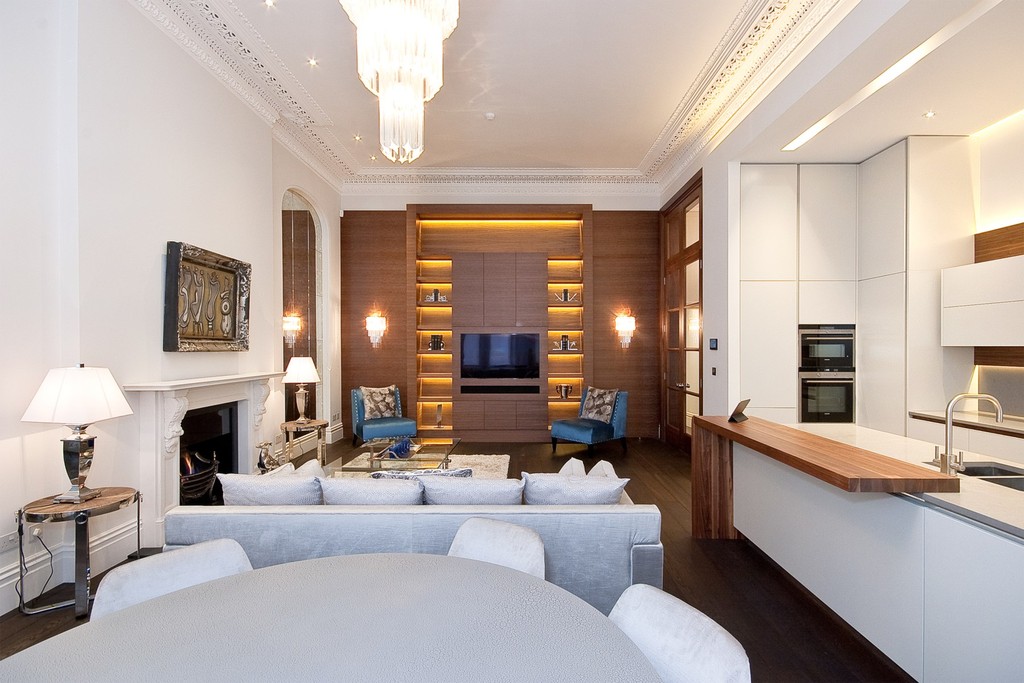 NVPproperty's tweet image. Fabulous three bedroom apartment in De Vere Gardens, W8. Attention to detail abound with bespoke fittings and fixtures throughout. Available for long or short lets bit.ly/3lPdsKY