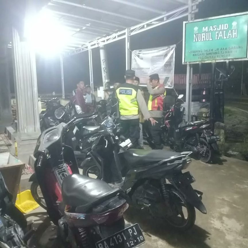 AzkaDorista's tweet photo. Giat patroli malam personil polsek danau kembar https://t.co/dyXVg5KUwx