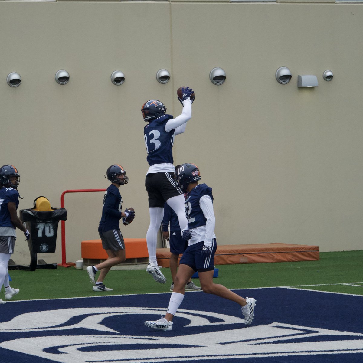 <a href="/UTSAFTBL/">UTSA Football 🏈</a> Roadrunners WRs were flying this morning! 🤙🏾🤙🏾🤙🏾 <a href="/UTSARivals/">Kermet</a> #practice