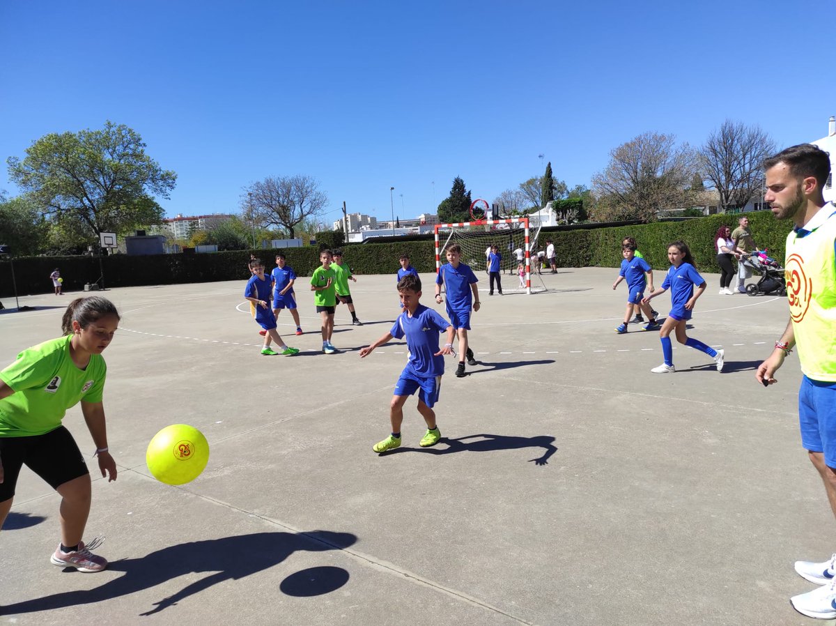 lasallefbenito's tweet photo. Este sábado, niños y niñas de nuestro colegio participaron en el V encuentro escolar de Ringol. Gracias a las familias y a la organización por el magnífico día.

#JuntosMejor #MiraMásAllá #Ringol #ClubdeportivoLaSalle https://t.co/UiSegH2ICu