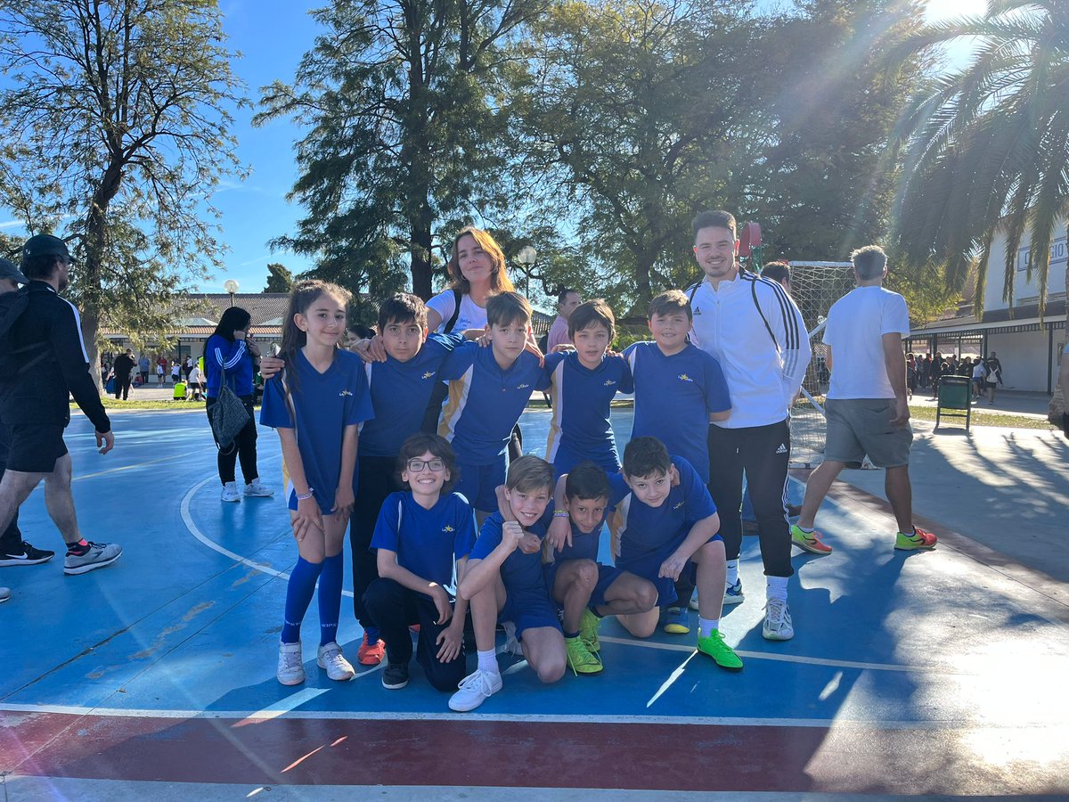 lasallefbenito's tweet photo. Este sábado, niños y niñas de nuestro colegio participaron en el V encuentro escolar de Ringol. Gracias a las familias y a la organización por el magnífico día.

#JuntosMejor #MiraMásAllá #Ringol #ClubdeportivoLaSalle https://t.co/UiSegH2ICu