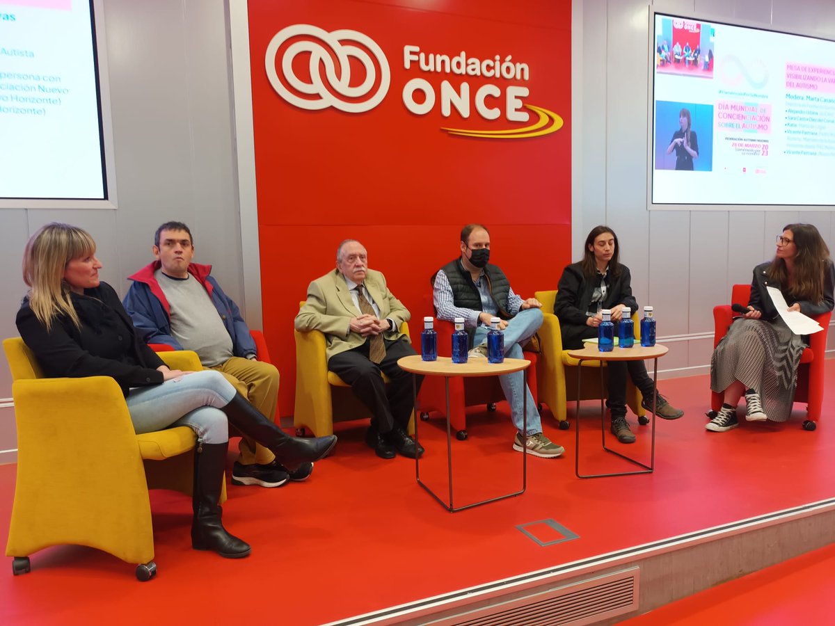 Seguida de una interesantísima Mesa de Experiencias « Visibilizando la variabilidad del autismo», moderada por Marta Casanovas, directora de Fundación Quinta <a href="/info_quinta/">Fundación Quinta</a>