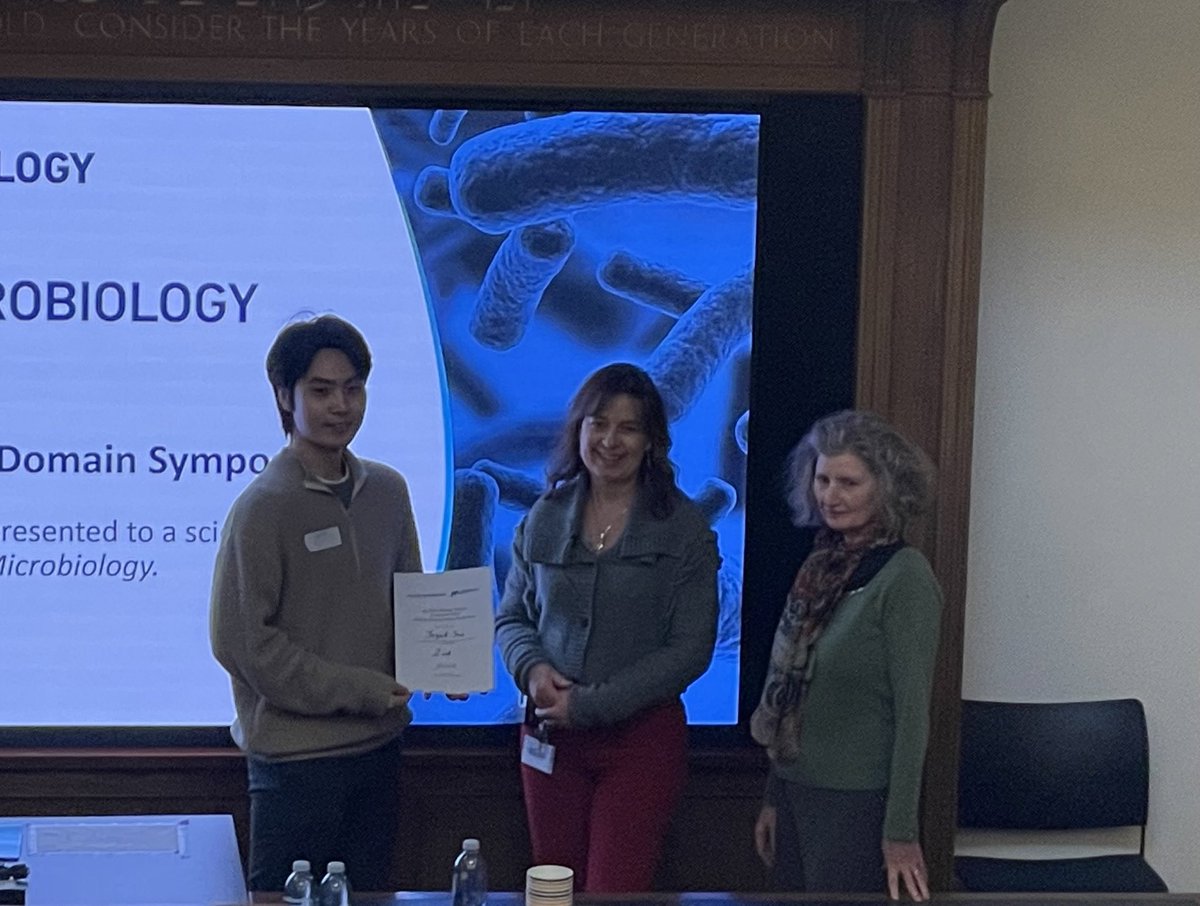 Lovely Jegak wins poster prize @MICROBIOLOGYUCL Symposium! Very well done! @CEGE_UCL