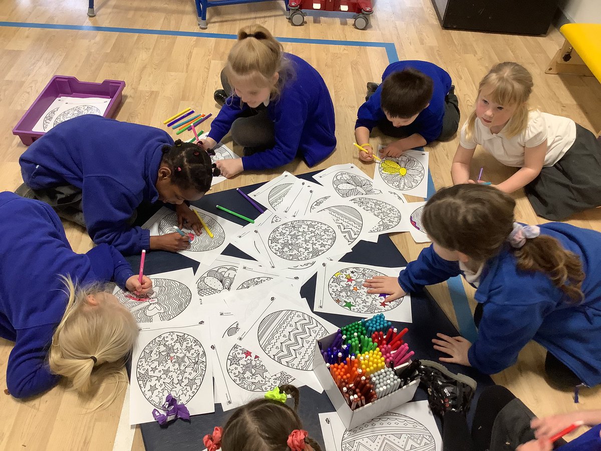 OABroadoak's tweet photo. Some fantastic pictures from our year 2, cake and chat change maker session. The children had so much for talking to different people, playing games and eating cake. #Y2 #GlobalGoals #2AD #KS1 #EYFS https://t.co/pmov1Q1m5K