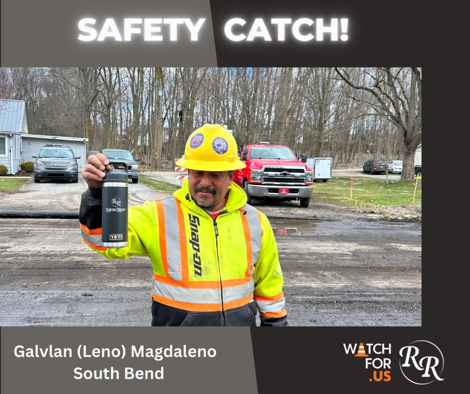 rieth_riley's tweet photo. Galvlan (Leno) Magdaleno received the first safety catch of the year! While working on Campeau St and SR 23 in South Bend, IN, Leno spotted an unmarked waterline and prevented damage when acting as a spotter for an excavator. Great catch, Leno! #safetycatch #safety #riethriley https://t.co/1VdXin16HC
