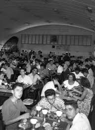 comunicahuni's tweet photo. O restaurante Calabouço era mais que um lugar de assistência alimentar à estudantes, também foi um importante centro de resistência contra a ditadura.
Com o incêndio da sede da UNE, em 1964, o espaço virou um dos principais núcleos de organização estudantil no Rio de Janeiro. https://t.co/HwxKe1NPaI