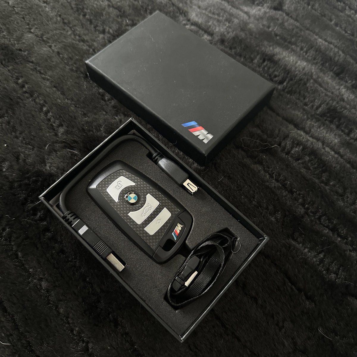 Zero2Turbo's tweet photo. 🚨 Competition Time 🚨

We know there are some serious BMW fans out there!

Win this 8GB BMW M Key USB drive by simply Retweeting this tweet and following us.

Winner announced on Wednesday morning and must be located in South Africa 🇿🇦 https://t.co/0uZyRecQ4u