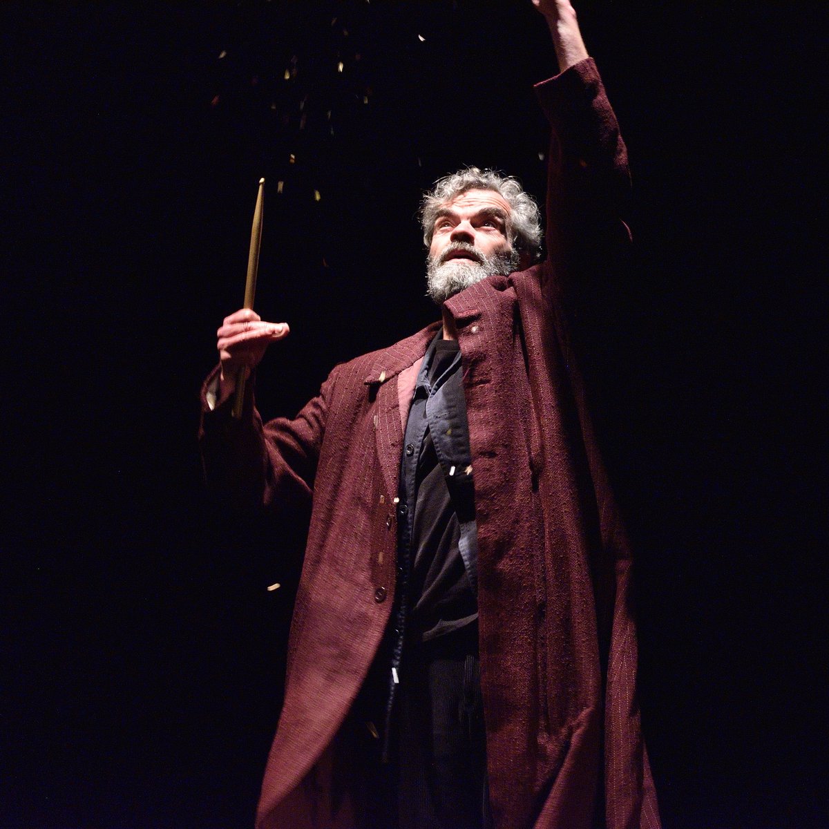 Une nouvelle création qui prend la route: premières représentations du spectacle Poésinutiles, du 28 mars au 2 avril au Théâtre de la Passerelle à Limoges.
👉theatredelapasserelle.fr/2023/02/08/poe…

Photo: Frank Roncière