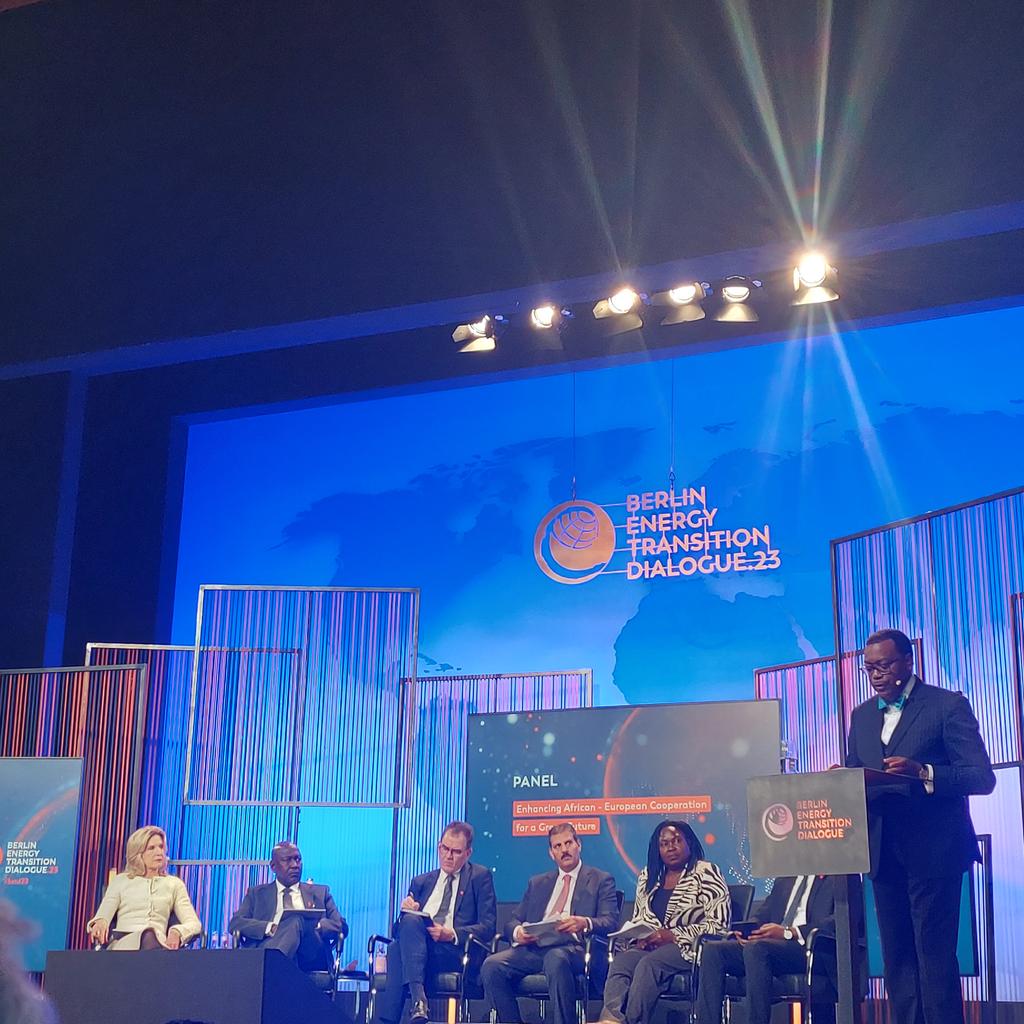 Speaking at @BETD , #PresidentADB has underscored the importance of concessionary  de-risking in crowding-in private investment to  explore  #GreenHydrogen and leverage the vast Renewable energy potential. #ADB #GIZUganda <a href="/MEMD/">Melanie Webb</a> <a href="/brianisabirye/">Brian E. Isabirye, Ph.D.</a> #NetZero