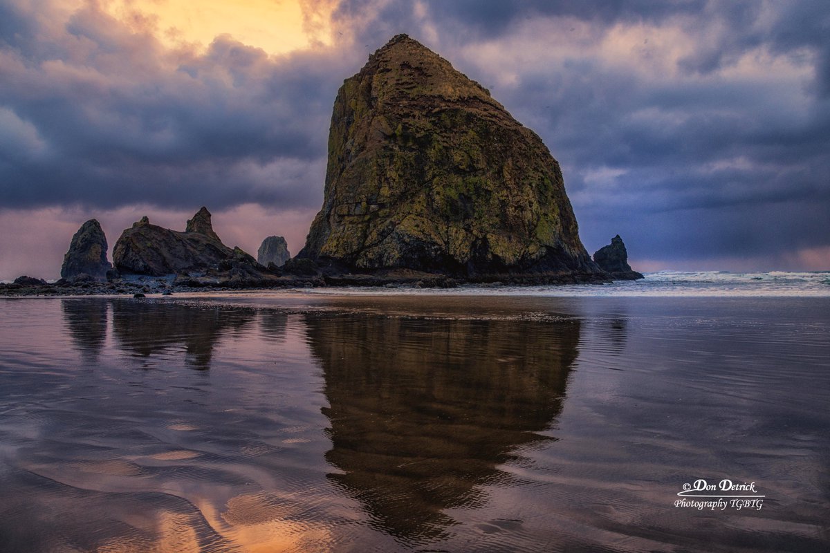 dondetrick's tweet image. #SunsetReflection of #HaystackRock and Needles at Cannon Beach, Oregon. @cannonbeachinfo #CannonBeachOR #northOregonCoast dondetrick.smugmug.com