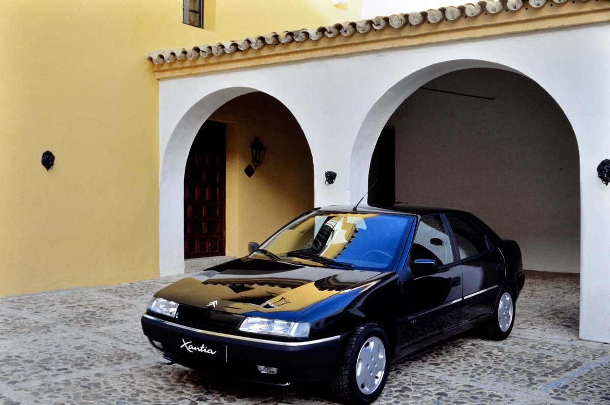 AutomotorSL's tweet photo. Citroën celebra el 30º aniversario del Xantia, lanzado el 4 de marzo de 1993. Con más de 1.300.000 ejemplares fabricados entre 1993 y 2002 en Europa, el Xantia se ha convertido en un modelo emblemático de la historia de Citroën.

#Citroën #Toledo #xantia #citroenxantia https://t.co/3nAdjfuKUb