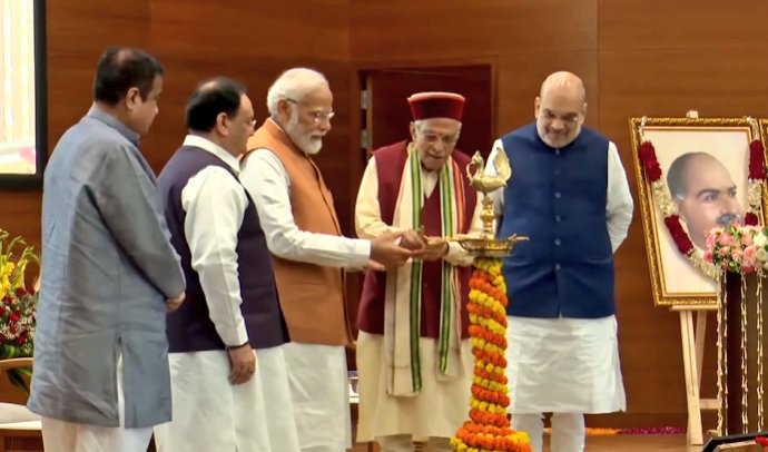 bjpdrmahendra's tweet photo. आज भाजपा केवल विश्व की सबसे बड़ी पार्टी नहीं है, बल्कि भाजपा भारत की सबसे futuristic पार्टी है। 

हमारा एक ही लक्ष्य है-

भविष्य के आधुनिक और विकसित भारत का निर्माण करना। -आदरणीय प्रधानमंत्री श्री @narendramodi जी https://t.co/1836NqsS7V