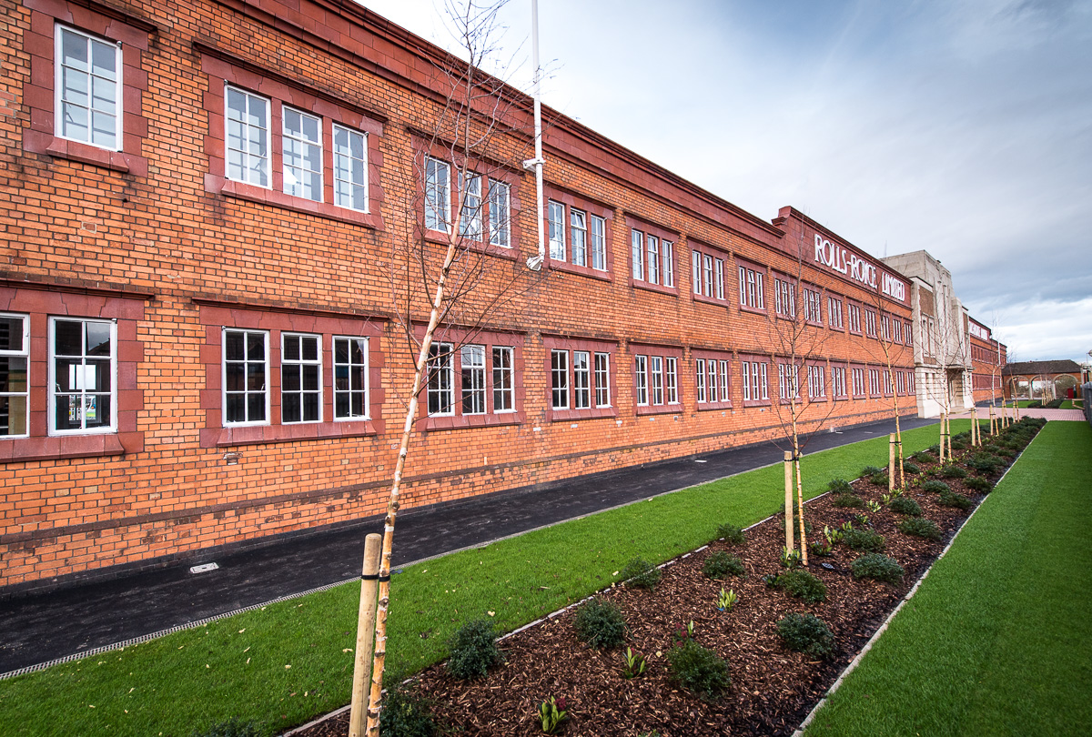 ConnectDerby's tweet photo. Where once Merlin Engines and spitfires graced the floors of @MarbleHallDerby, now desks and hi-tech equipment fill the historic spaces of the #managedworkspace! See what #MarbleHall could offer your #business: https://t.co/DlW2W9kH46 https://t.co/wS95F0Teoa