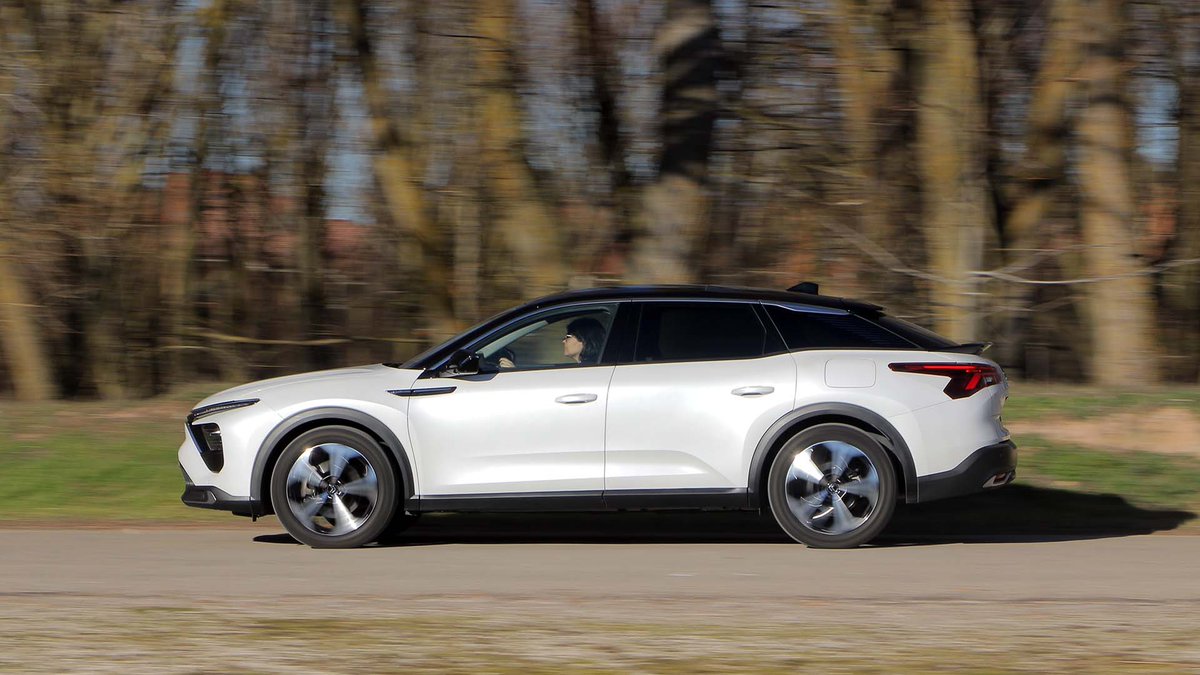 AutomotorSL's tweet photo. El C5 X, que ya ha vendido más de 45.000 unidades en todo el mundo en tan solo un año y es la 2ª berlina más vendida del segmento D en Europa, amplía su gama con una nueva oferta ë-EAT8 Plug-in Hybrid 180. Con una autonomía de 64 km en modo cero emisiones.
#Citroën #Toledo https://t.co/3MbYjxsm0y